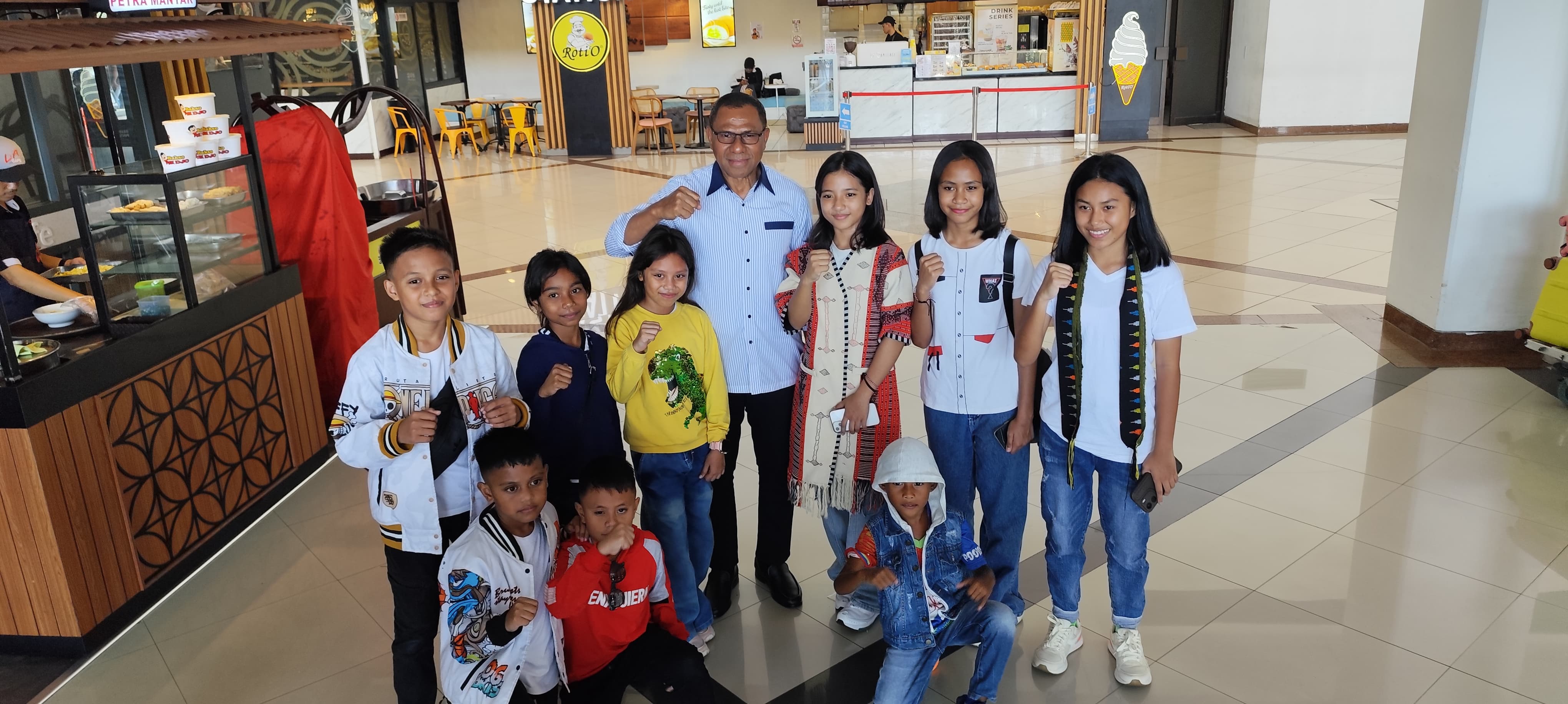 PELEPASAN KONTINGEN PERTAMINA NTT OLEH BAPAK WAKIL GUBERNUR NTT PERTAMINA TAEKWONDO CLUB